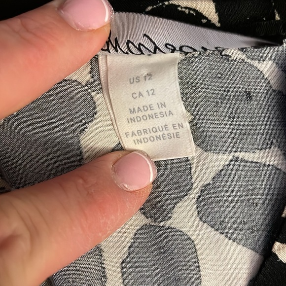 EGC Grayson oversized & flowy black & cream, v-neck, short women’s dress size 12 - Picture 3 of 8